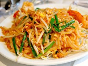 Pad Thai fideos tailandeses